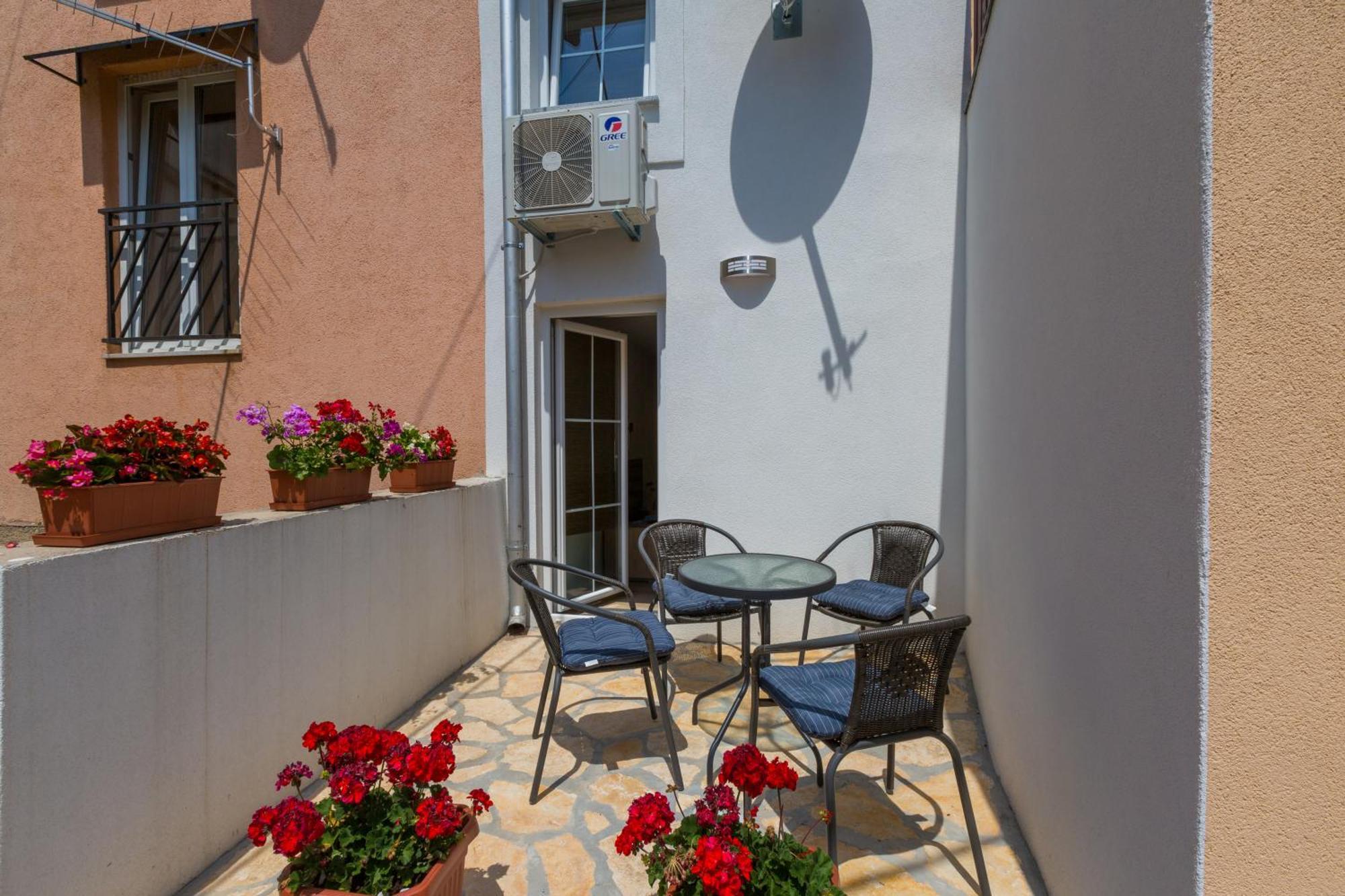 Nona Villa Crikvenica Exterior foto